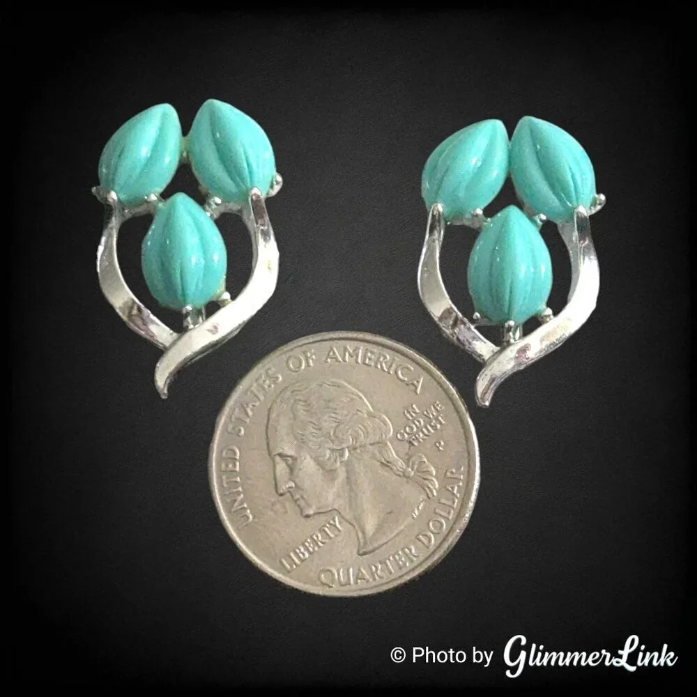 Vintage Dodds 11 W 30 ST INC Turquoise Thermoset Tulip Screw Back Earrings